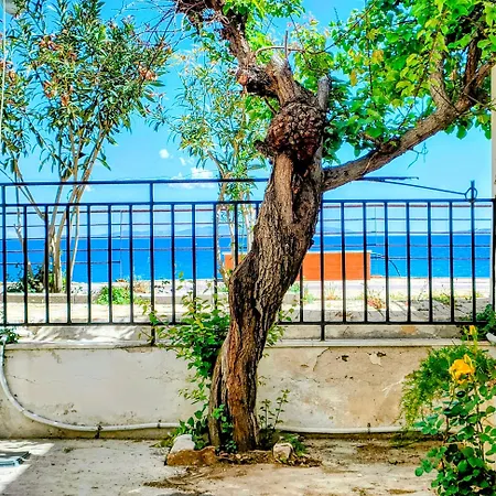 Seaside Agioi Theodoroi (Corinthia)